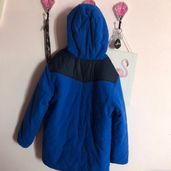 This cozy and REVERSIBLE coat for juniors. - Picture 4 of 4